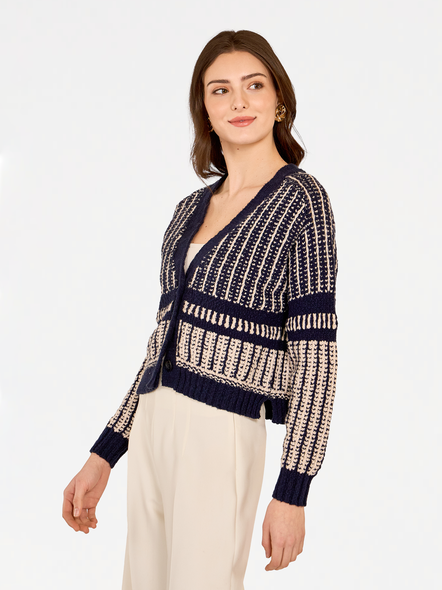 2-Tone Jacquard Cropped V-Neck Cardigan | Autumn Cashmere