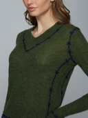 Fitted V w/ Embroidered Seam in Camo