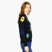 Load image into Gallery viewer, Multi Flower Intarsia Crew
